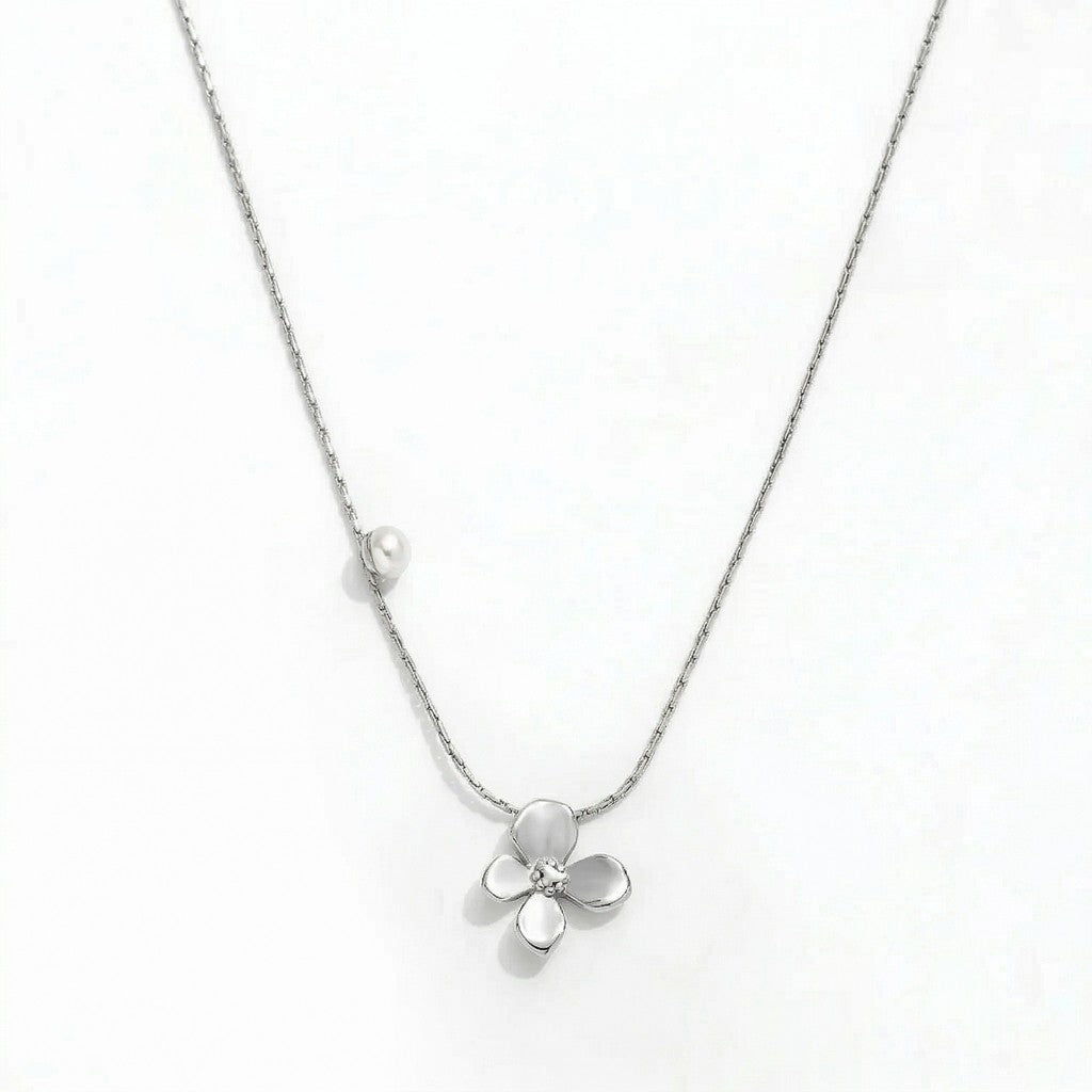 muun studios Mia Flower Necklace 18k Gold Plated Necklace